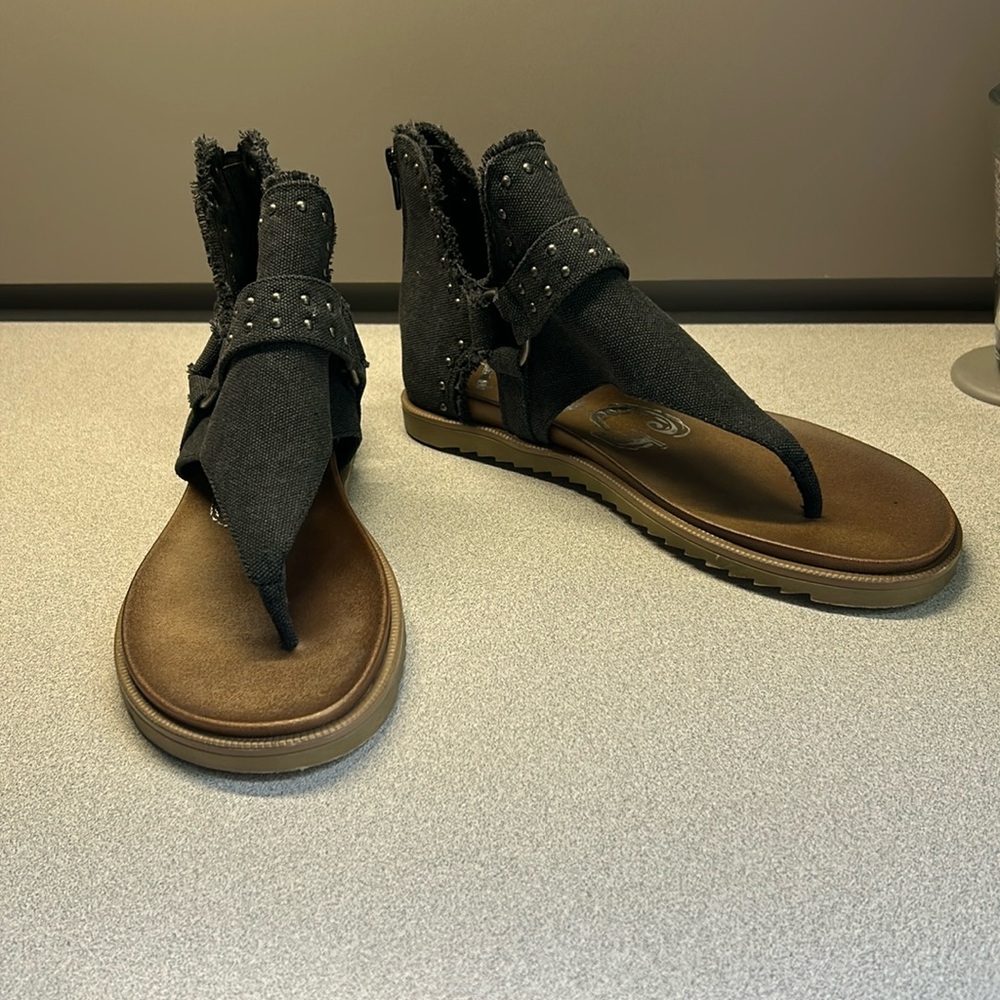 Very G charcoal canvas Journey Sariah sandals